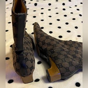 Gucci monogram 6.5 brown black wood heel pointed high anklet boot.